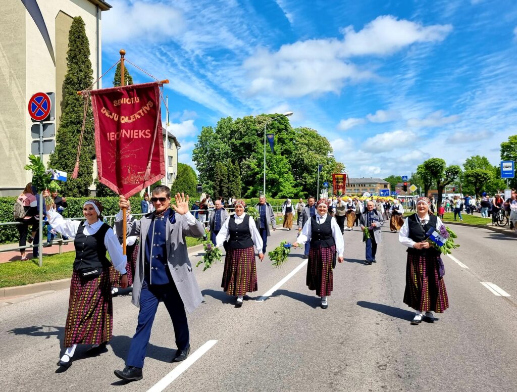 Autors: www.bauskasdzive.lv