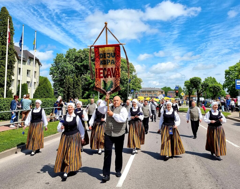 Autors: www.bauskasdzive.lv