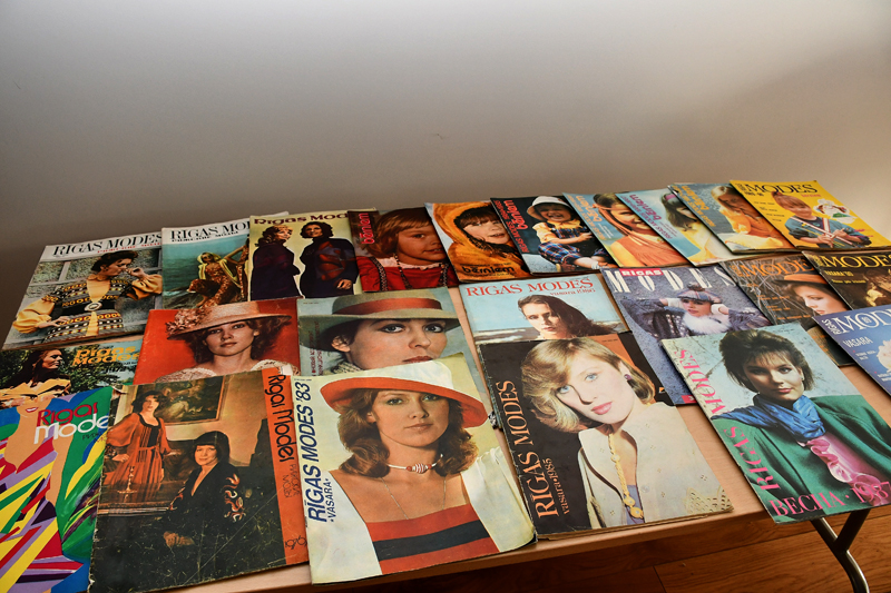 Iedzīvotāju atnestie un atsūtītie leģendārā žurnāla "Rīgas Modes" dažādu gadu eksemplāri veidoja savdabīgu izstādi.
Autors: Visi foto - Ivars Bogdanovs
