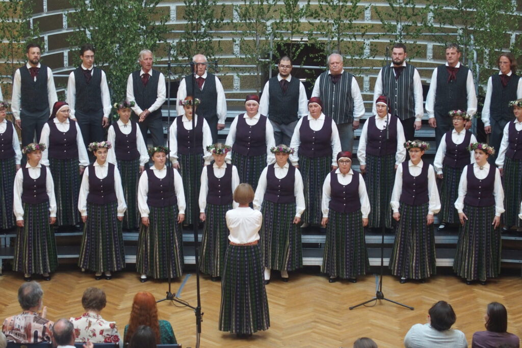 Koris "Mežotne" Latvijas Universitātes Lielajā aulā.
Autors: Ingrīda Punka
