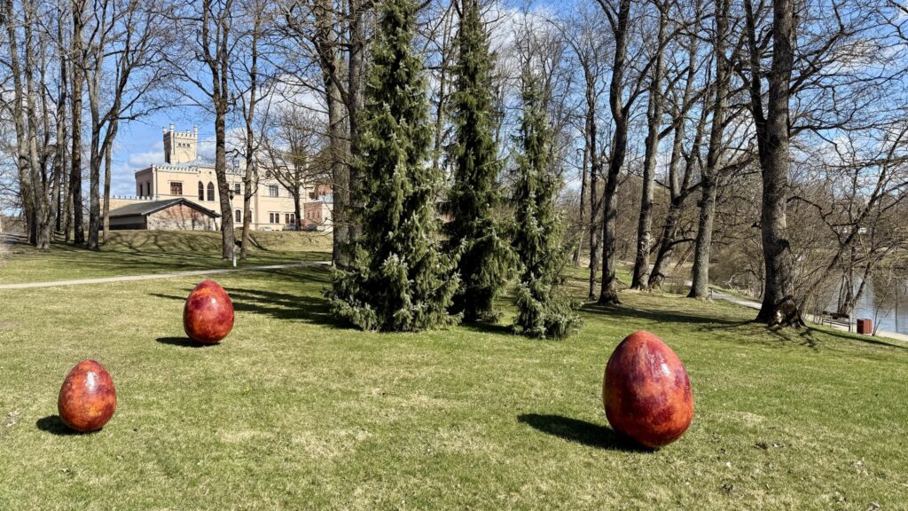 Svētkiem uzposta Alūksne.