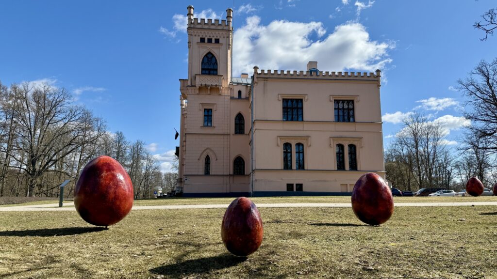 Svētkiem uzposta Alūksne.