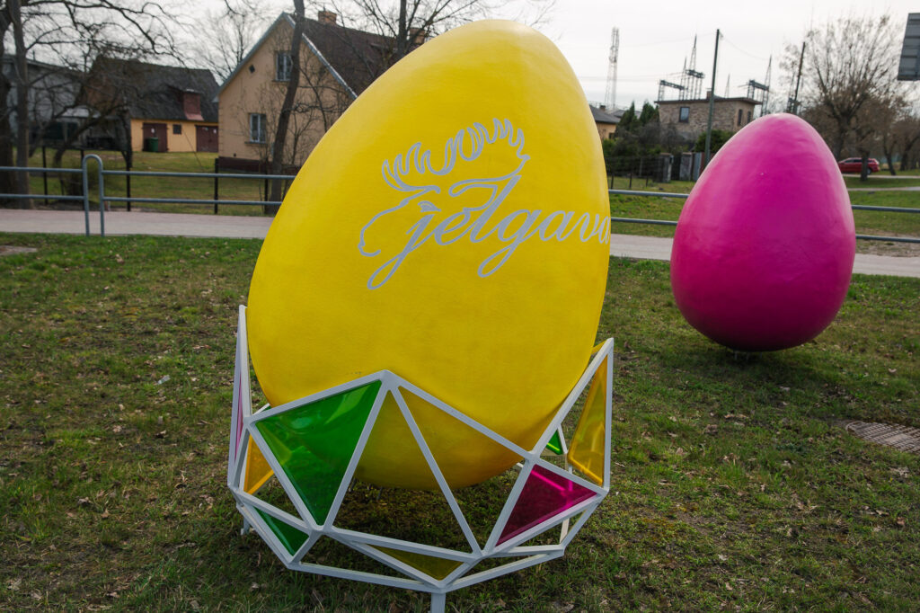 Svētku rotā noformēta Jelgava.