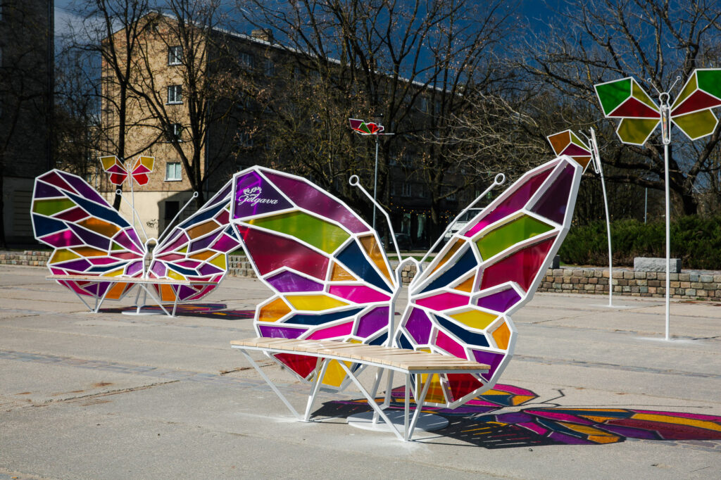 Svētku rotā noformēta Jelgava.