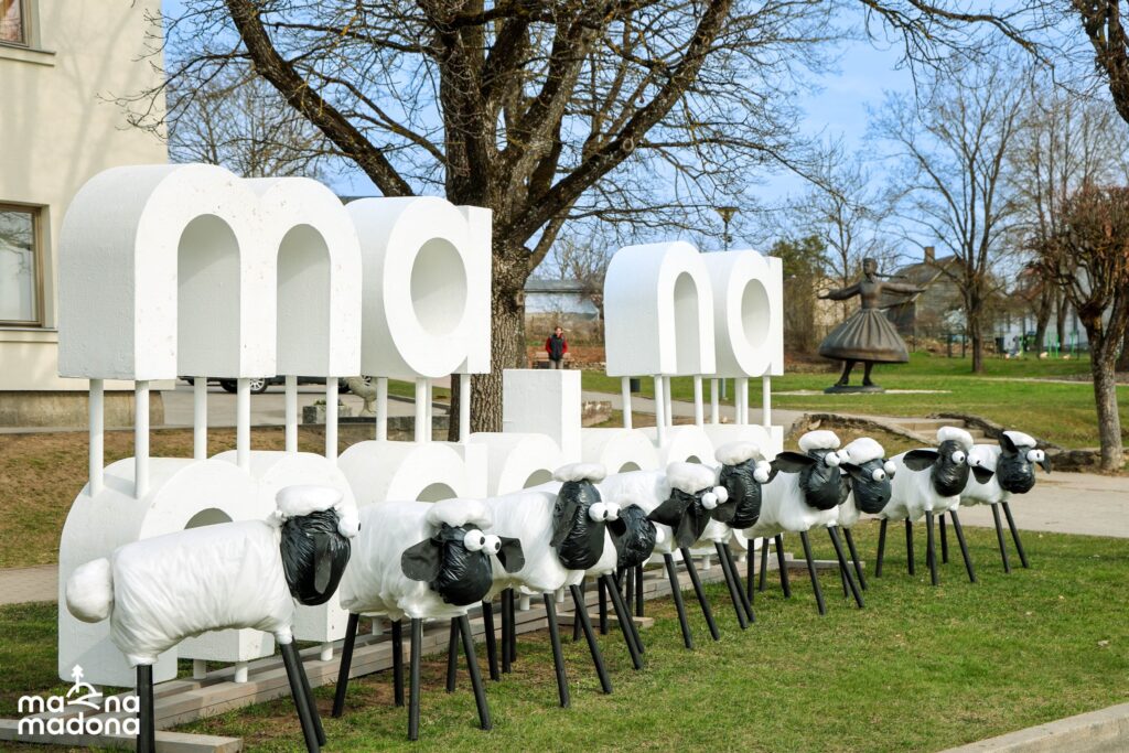 Svētku dekori Madonā