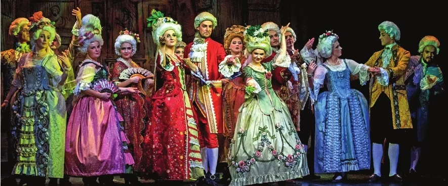 JEļENAS FORSTES šūtajos tērpos – baroka operas «Aciss un Galateja» trupa pēc izrādes Sanktpēterburgā.
Autors: No albuma.