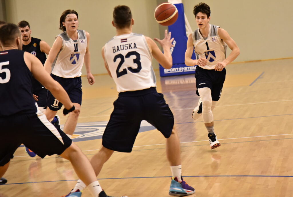 Autors:  Uldis Varnevičs