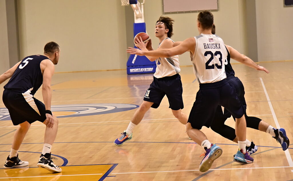 Autors:  Uldis Varnevičs