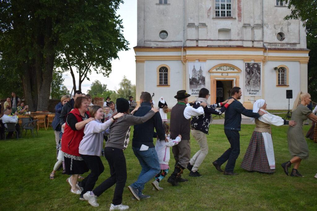 Autors: www.bauskasdzive.lv