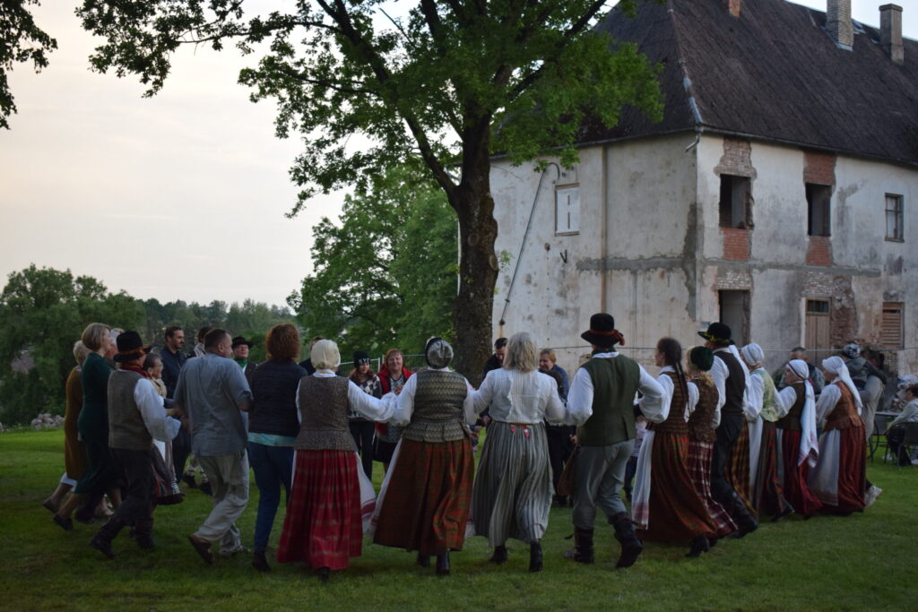 Autors: www.bauskasdzive.lv