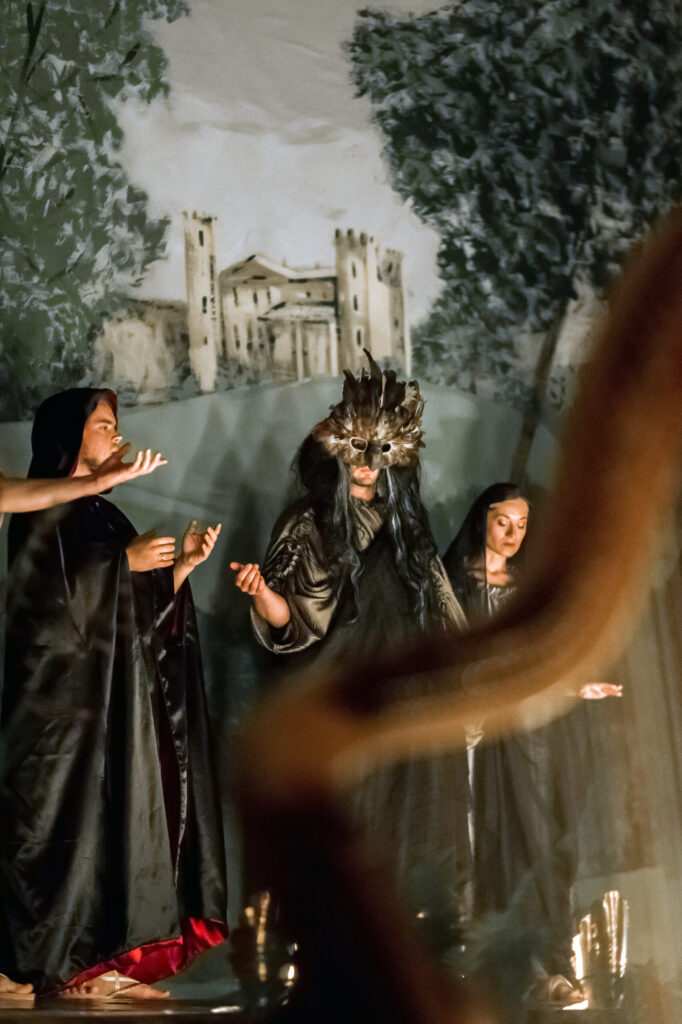 Skats no operas izrādes sveču gaismā.
Autors: Publicitātes foto, autors - Edgars Namiķis.