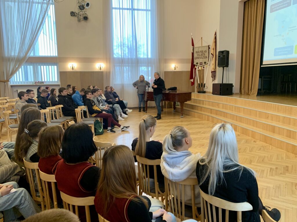 Autors: www.bauskasdzive.lv