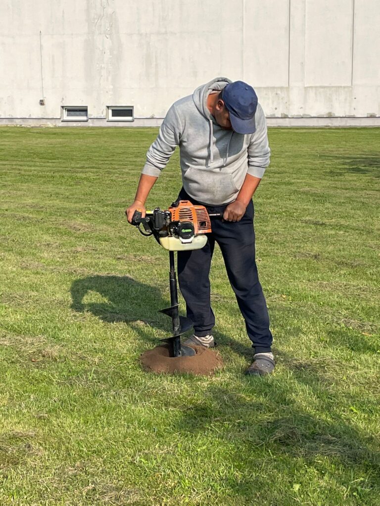 Stādīšanas darbi 12. septembrī norisinājās Rītausmu parkā, papildinot teritorijas zaļo rotu ar 50 jauniem kokaugiem.
Autors: Evita Novicka