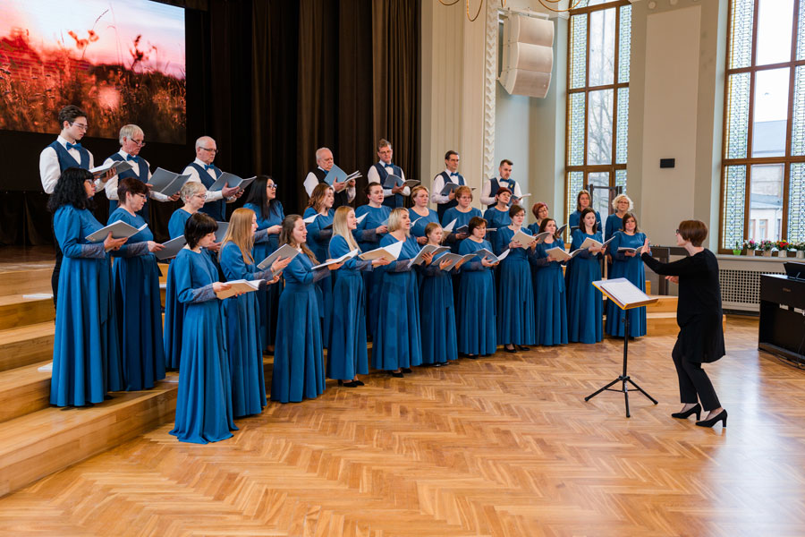 Koncertā Jelgavas Valsts ģimnāzijas zālē.
Autors: Foto no kora «Mežotne» albuma.