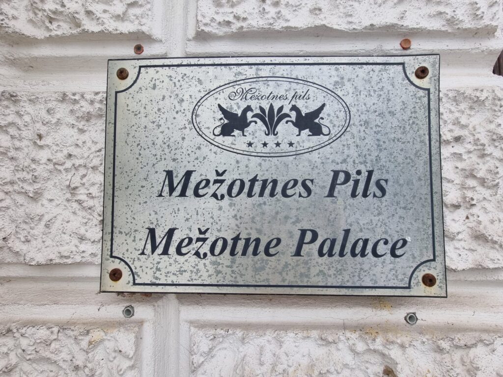 Autors: Sandra Danosa