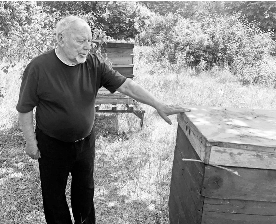 «SILATĪĻU» SAIMNIECĪBĀ Astrīds Freimanis turpina darboties ar bitēm.
Autors: Foto no A. Freimaņa personiskā arhīva.