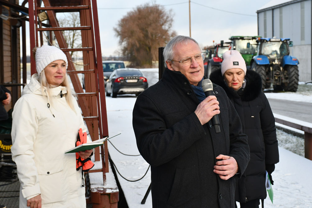 Lauksaimniekus uzrunāja novada domes priekšsēdētājs Aivars Okmanis, piekrītot, ka birokrātiskais slogs ir jāmazina kā primārais.
Autors: Foto – Ivars Bogdanovs