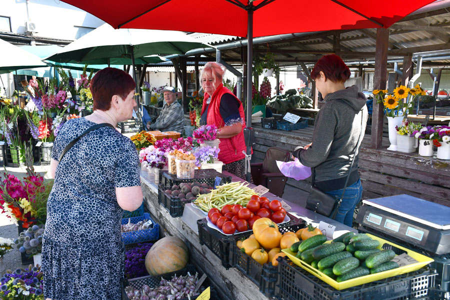Bauzes tirgū dārzeņu izvēle liela.
Autors: Ivars Bogdanovs