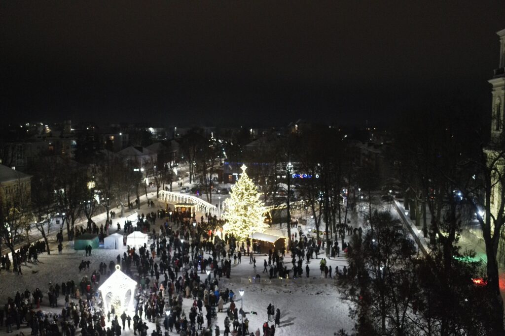 Ziemassvētku egles iedegšana Biržos.
Autors: Biržu rajona pašvaldība
