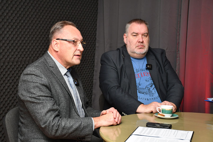 Bauskas novadā lēma pāriet no vairākām atkritumu apsaimniekošanas zonām uz vienu visā teritorijā ar mērķi nodrošināt visiem iedzīvotājiem vienādos nosacījumos, kvalitātē un standartos balstītu atkritumu apsaimniekošanu, tā pauda Ivars Romānovs un Dzintars Cāzers. 
Autors: Foto – Ivars Bogdanovs