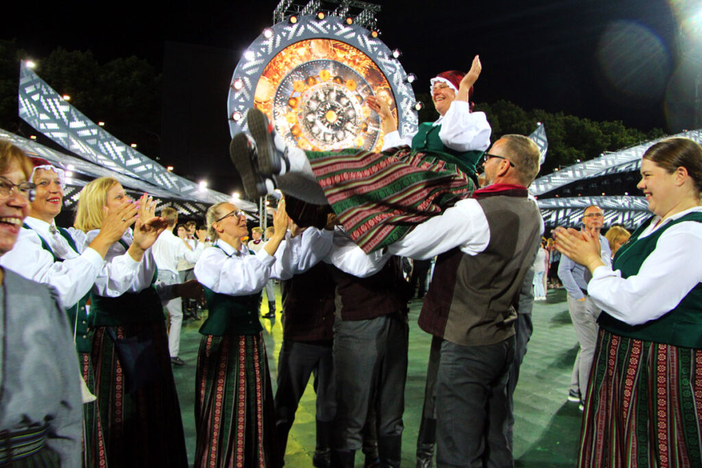 Pēc deju uzveduma «Mūžīgais dzinējs».
Autors: Ingrīda Punka