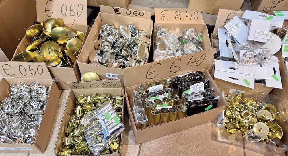 Rozite svecturi vainagiem.