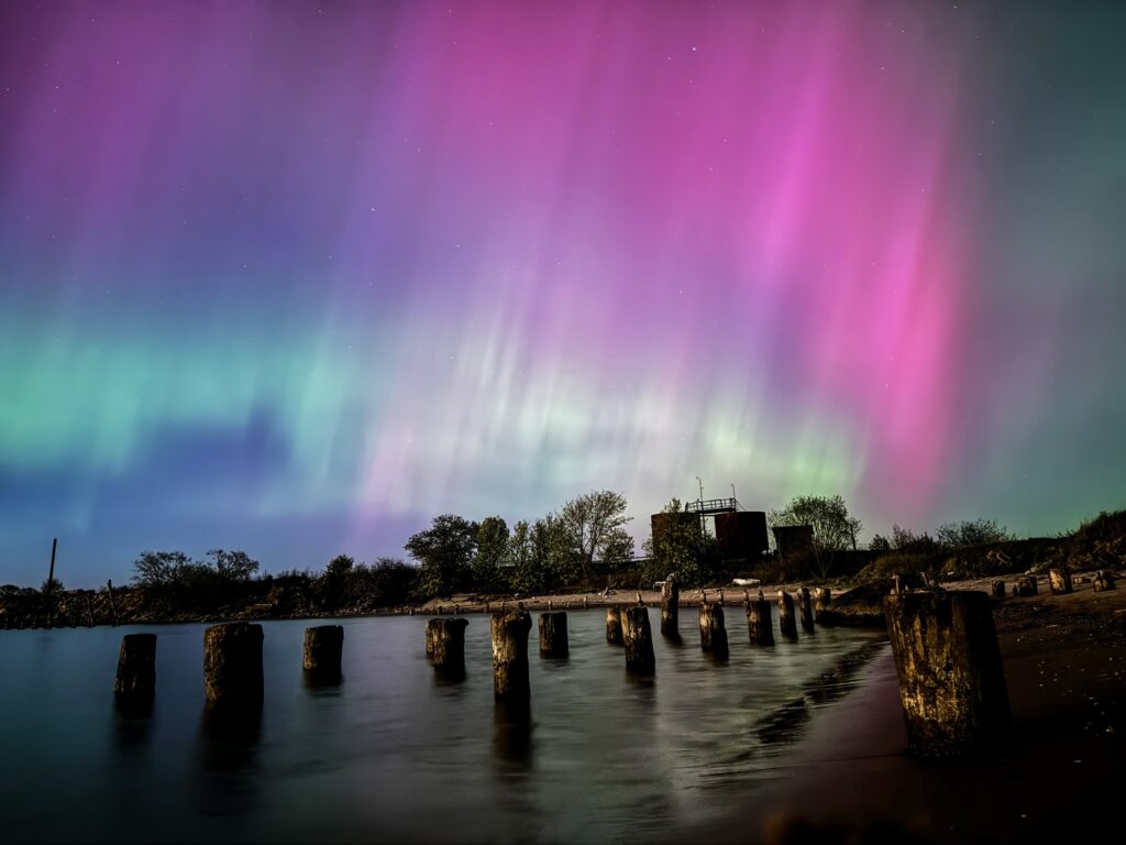 Kaut kas tik košs nakts debesīs vēl nebija redzēts..
Autors: Dace Janova