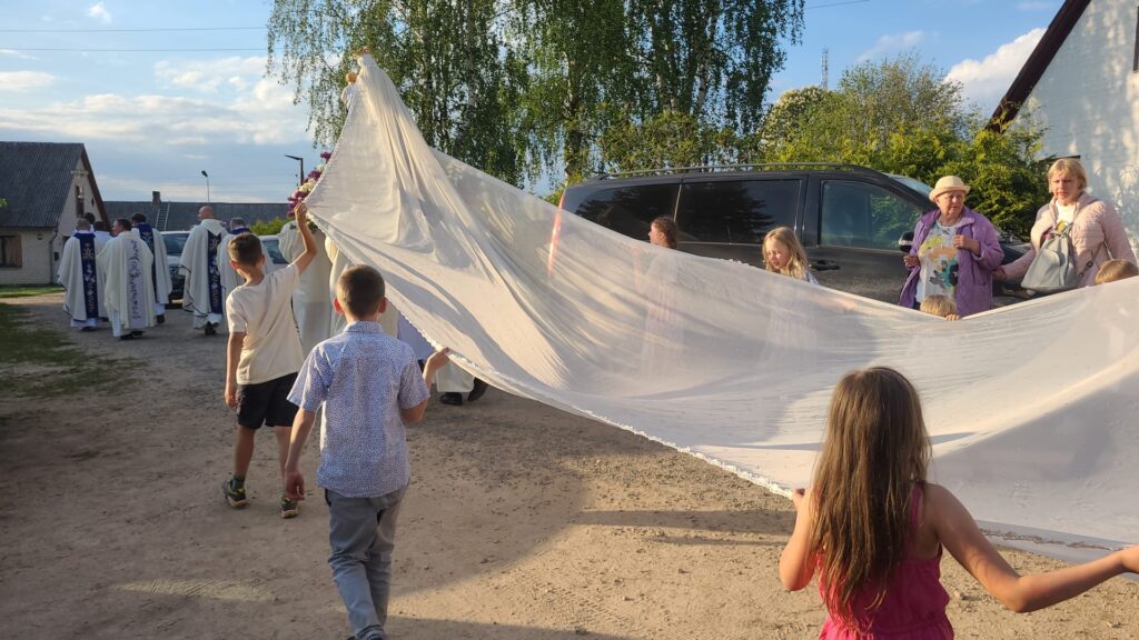 Gaismas gājiens pa Skaistkalnes ielām.
Autors: No draudzes albuma