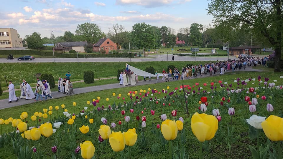 Autors: No draudzes albuma