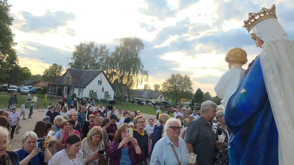 Autors: No draudzes albuma