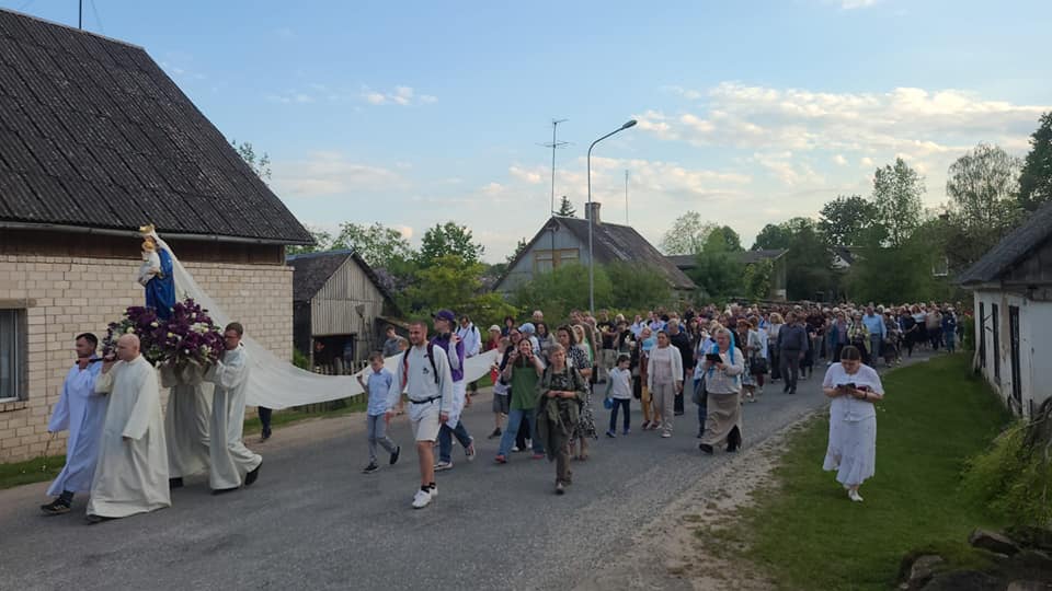 Gaismas gājiens pa Skaistkalnes ielām.
Autors: No draudzes albuma