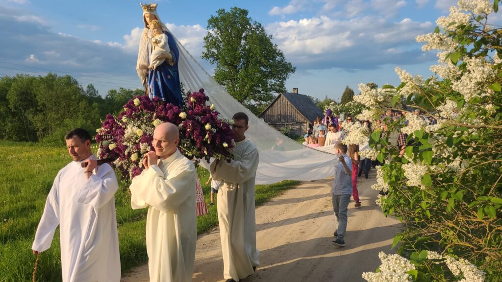 Gaismas gājiens pa Skaistkalnes ielām.
Autors: No draudzes albuma