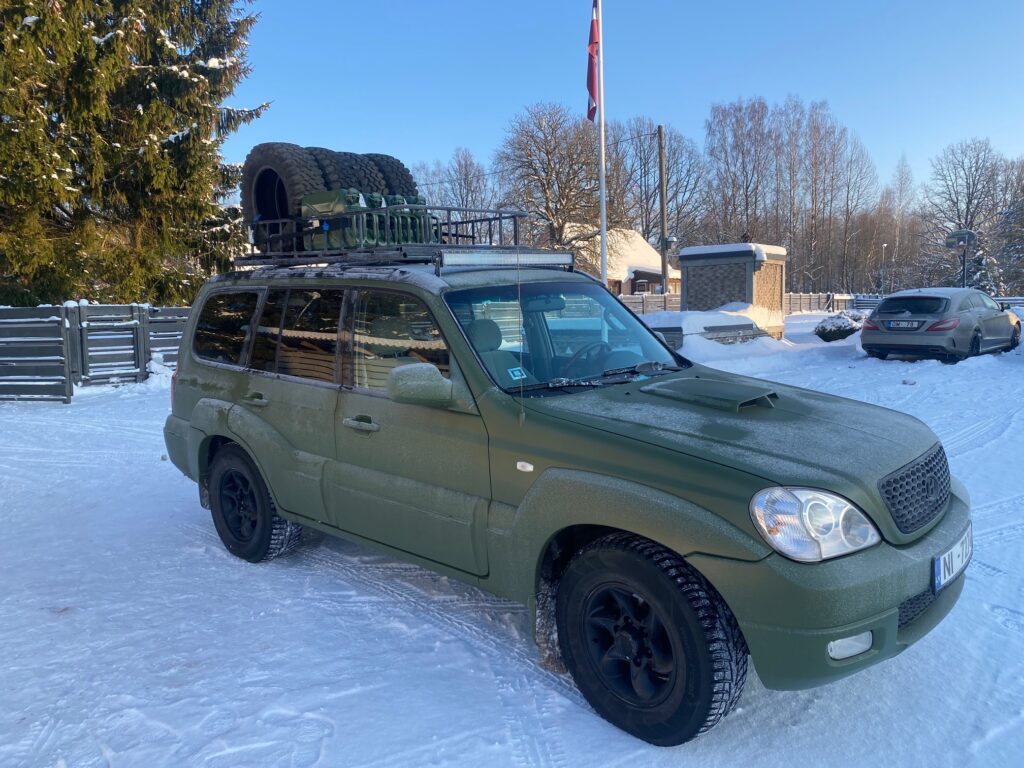 Vecumnieku biedrības nogādātie auto Ukrainai.
Autors: No "Ļūmaņu ģimenes fonda" albuma