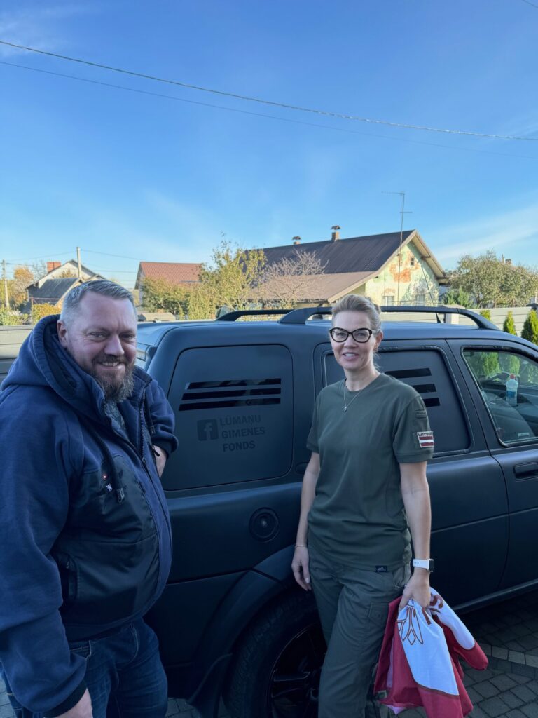 Autors: No "Ļūmaņu ģimenes fonda" albuma