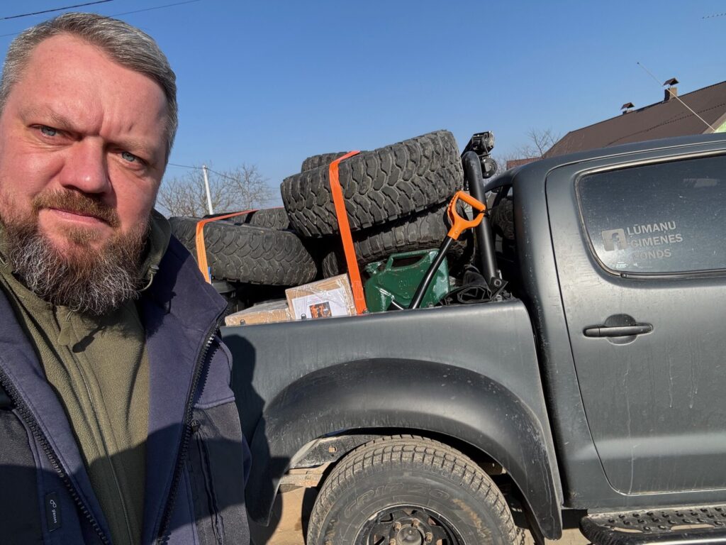 Autors: No "Ļūmaņu ģimenes fonda" albuma