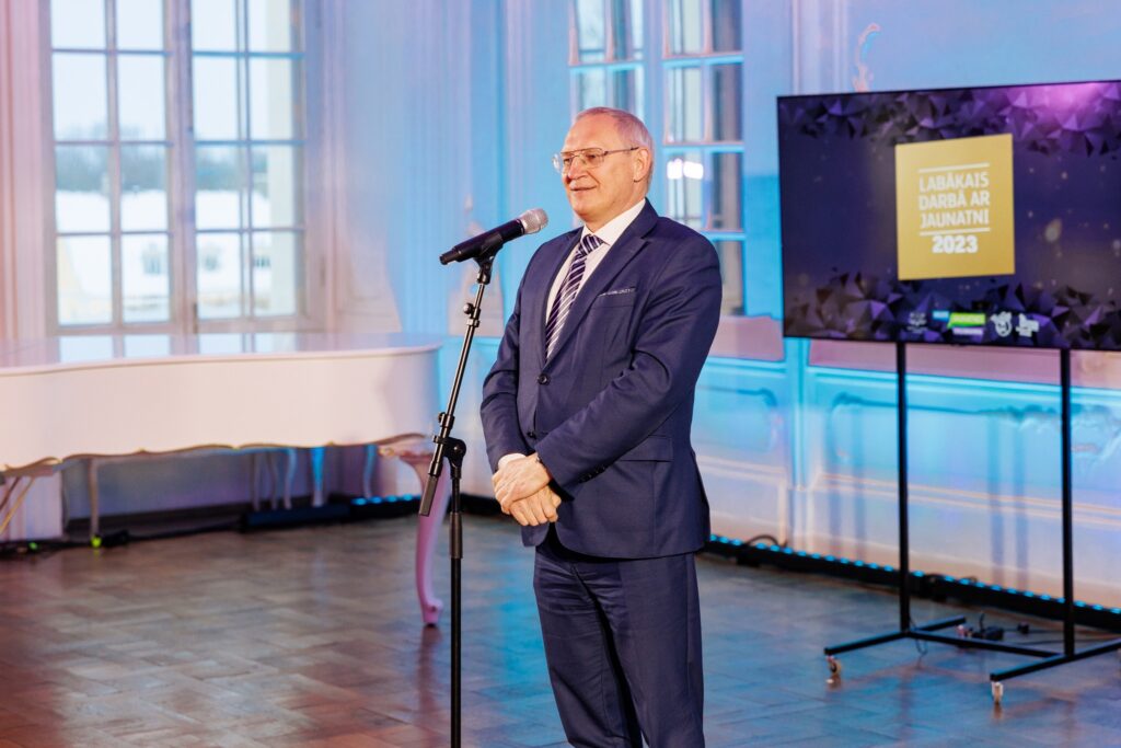 Autors: Izglītības un zinātnes ministrija