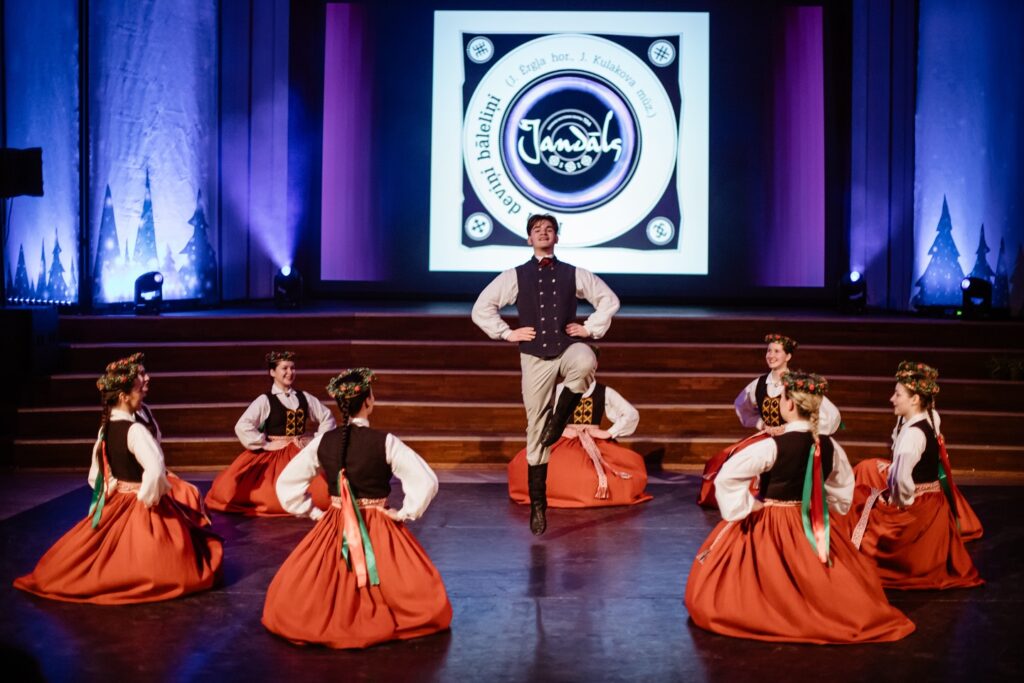 Aluksniesiem.lv raksta attēla aizvietotājs