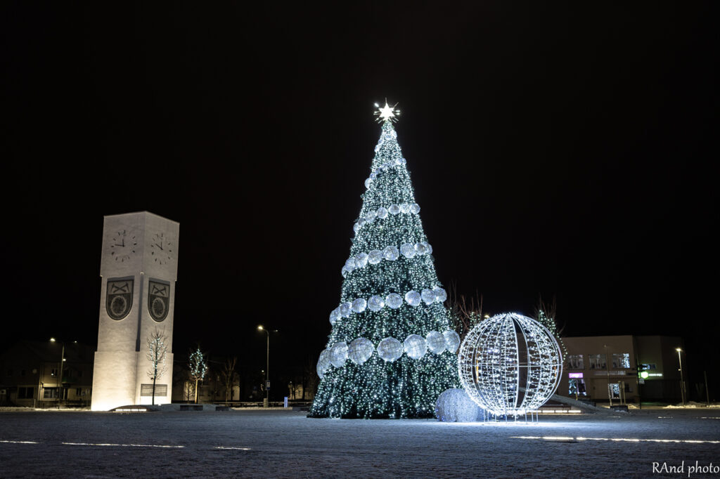 Jaunakmenes centrālā egle
Autors: RAnd photo