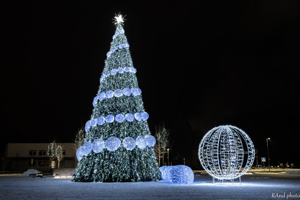 Jaunakmenes centrālā egle
Autors: RAnd photo