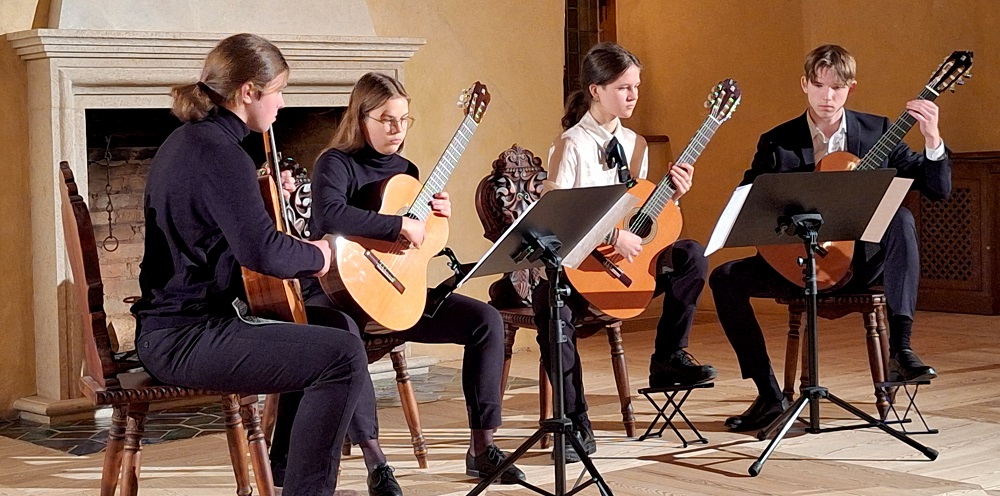 Autors: no Bauskas MMS albuma.