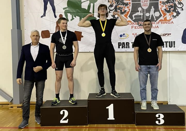 Autors: Foto no Latvijas Pauerliftinga federācijas albuma. 