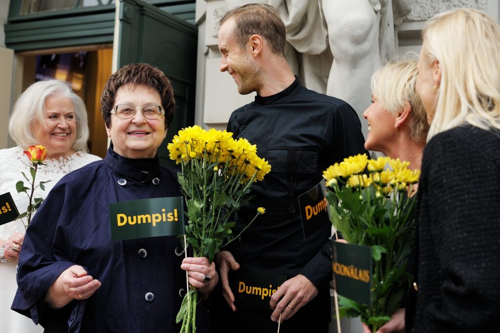 Autors: Nacionālā teātra albuma