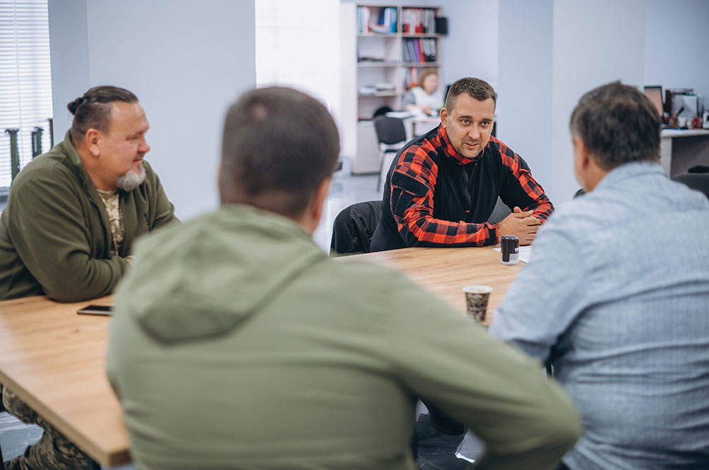 Tikšanās Ukrainas piefrontes pilsētā pēc kārtējās palīdzības kravas piegādes. 

Autors: Foto no personiskā arhīva.