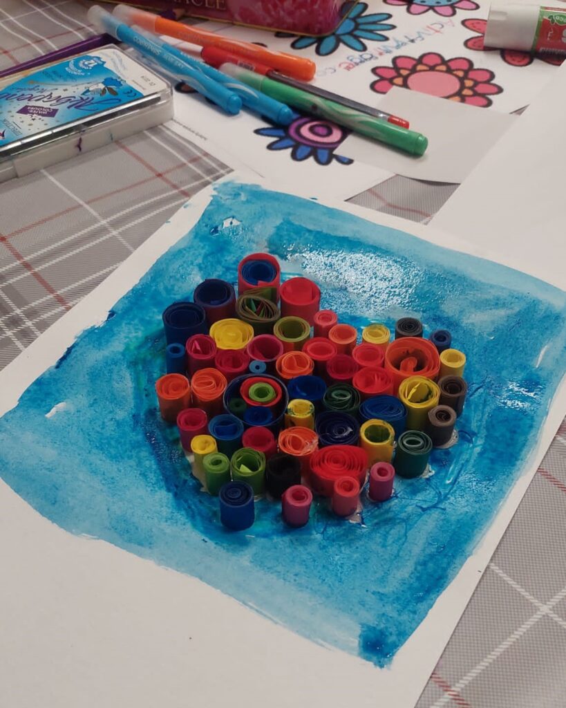 Autors: Meiteņu izgatavotās pateicības kartītes. Foto no Jauniešu centra albuma.