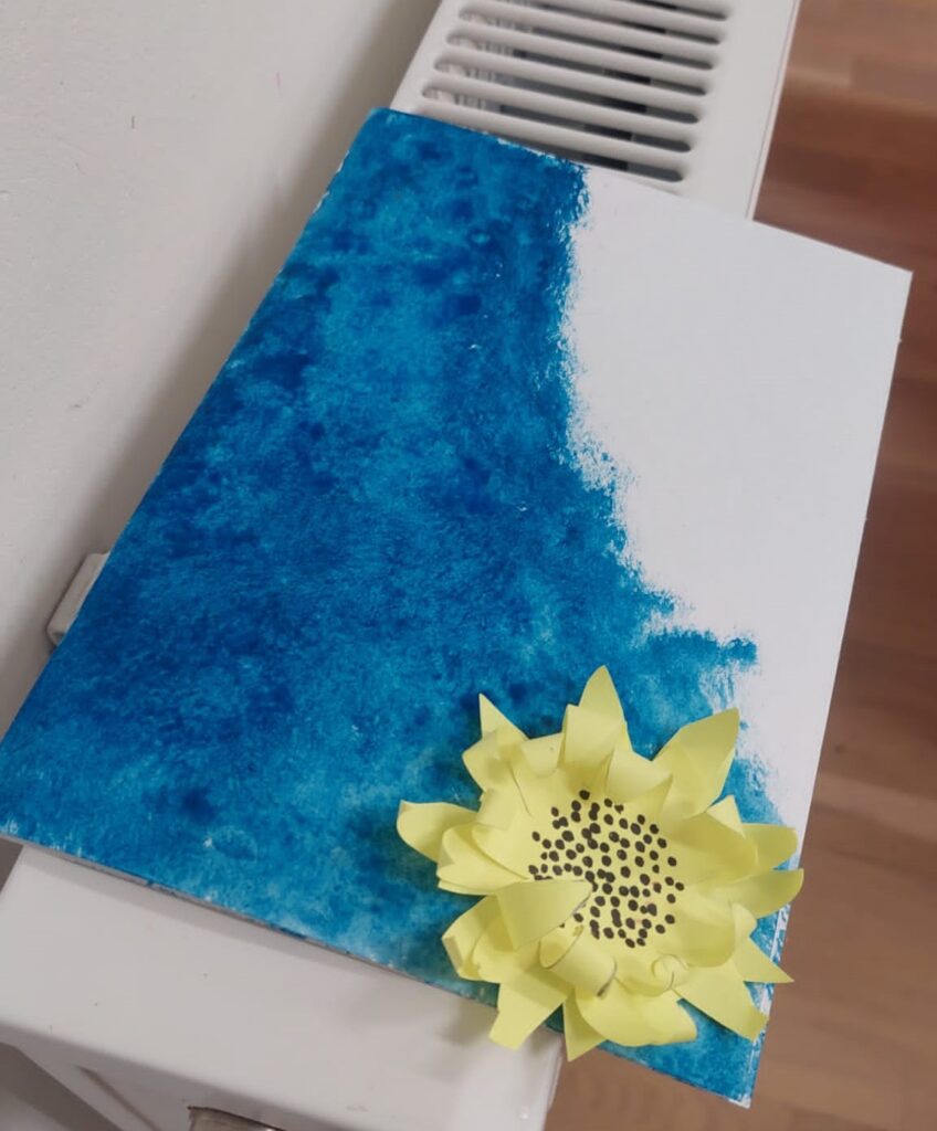 Autors: Meiteņu izgatavotās pateicības kartītes. Foto no Jauniešu centra albuma.