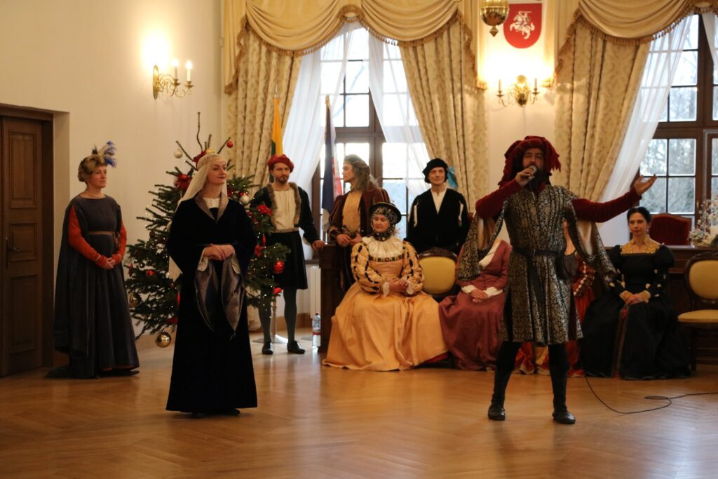 Pagājušā gada nogalē "Nakts renesanse" rādīta Lietuvā - Raudondvaris muižā.
Autors: www.facebook.com/Raudondvario-Dvaras