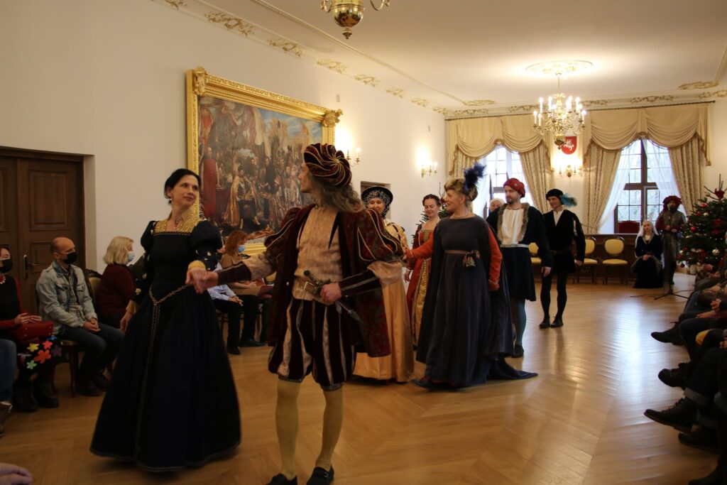 Pagājušā gada nogalē "Nakts renesanse" rādīta Lietuvā - Raudondvaris muižā.
Autors: www.facebook.com/Raudondvario-Dvaras