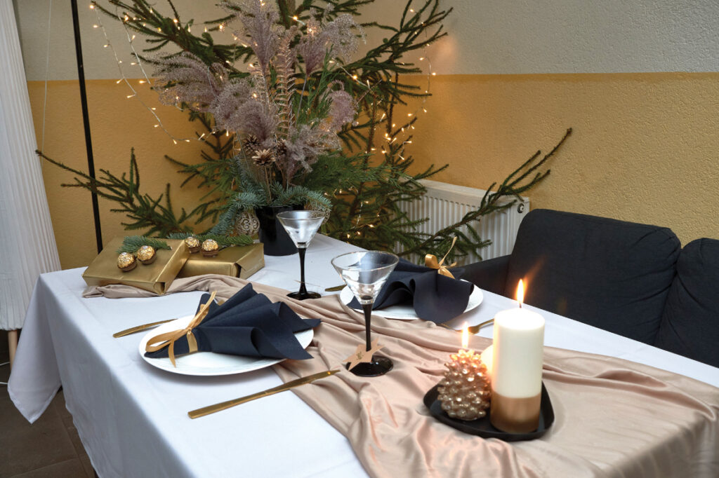 Dubultrandiņa galda klājums Ziemassvētkos.
Autors: Foto – Ivars Bogdanovs