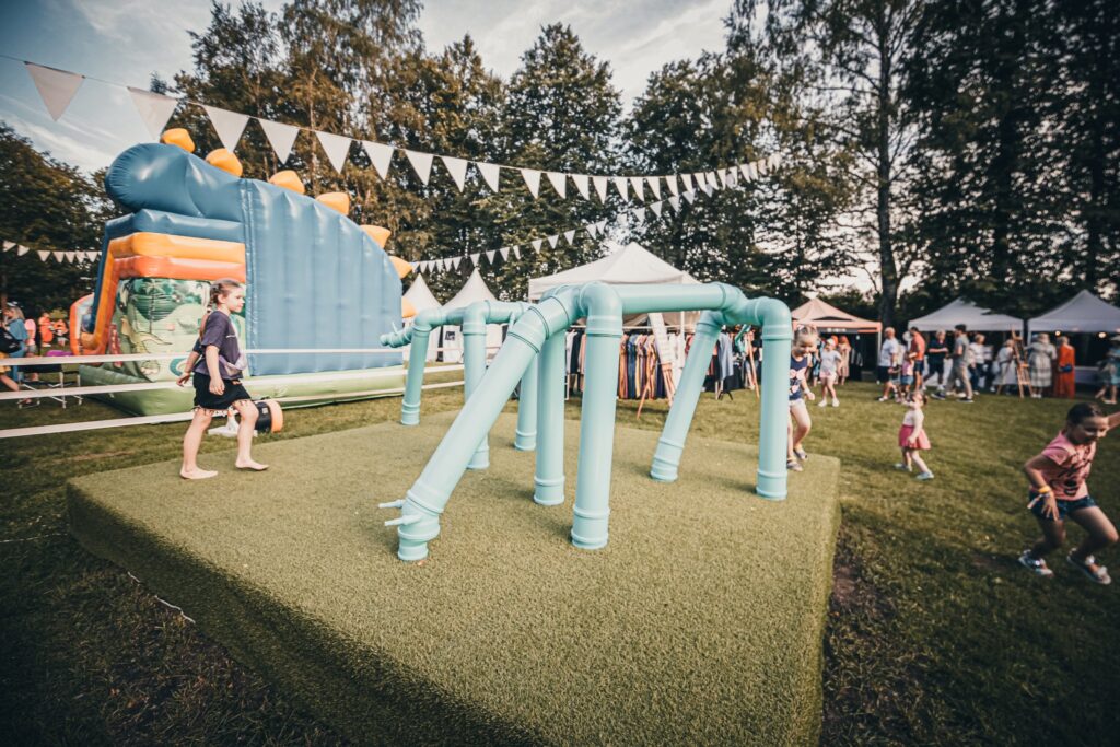 Autors: Mareks Gaļinovskis 