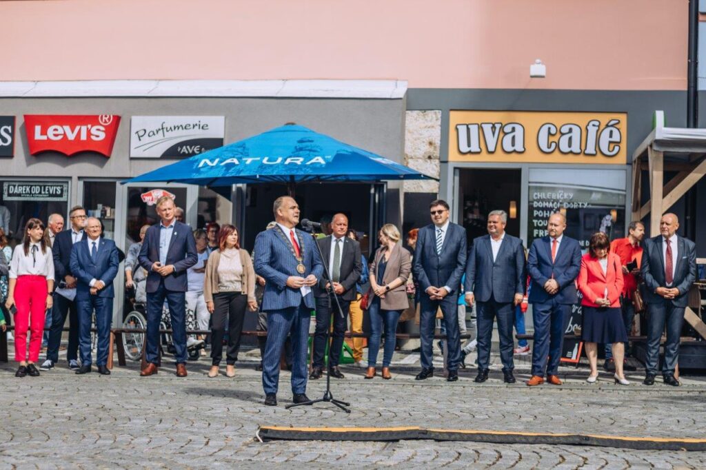 Autors: Tomáš Menec, Nāhodas pašvaldība